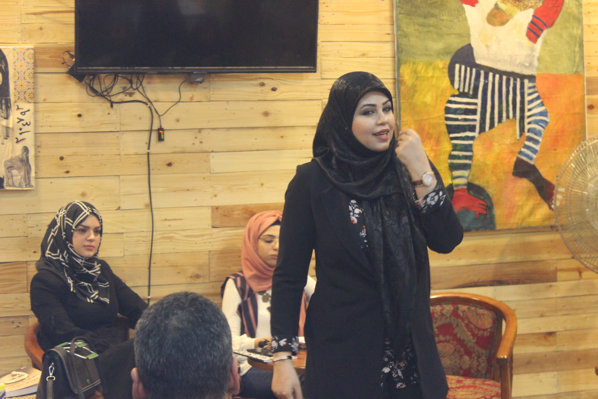 سيدات الاعمال بين ريادة الاعمال و مشاريع العمل الاعتيادية