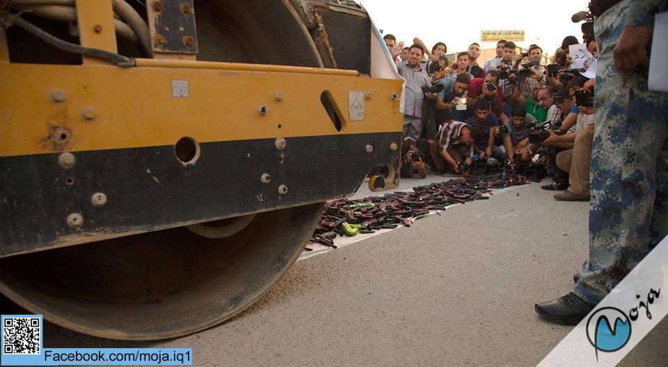 اتلاف العاب الاطفال العنيفة بمناسبة يوم السلام العالمي