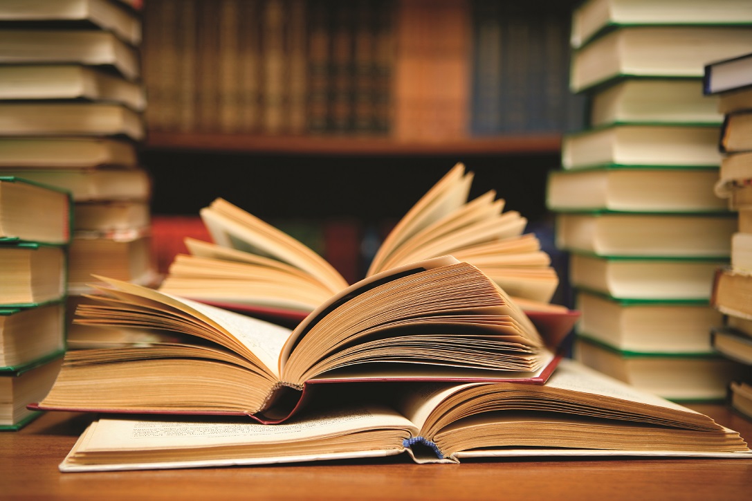 خمسة عشرَ كتاباً يرشحها لكم فريق موجة